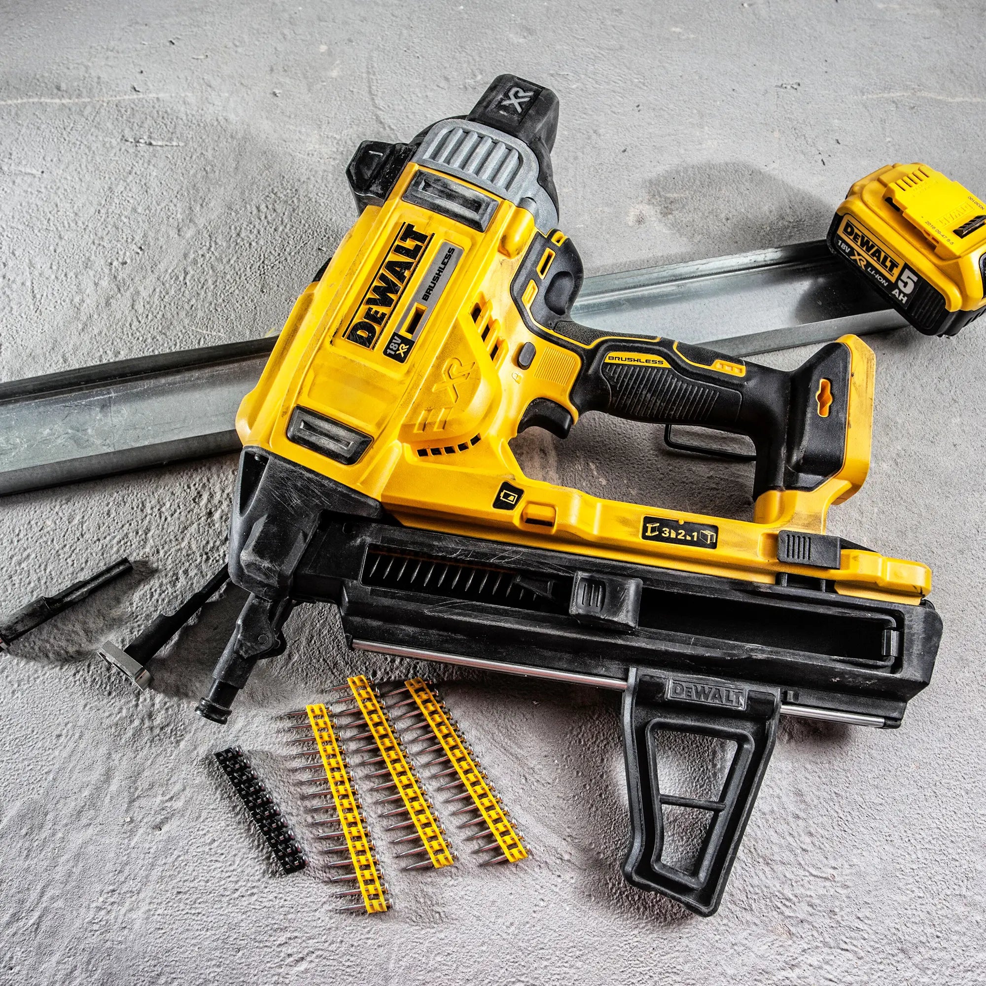 Chiodatrice Dewalt DCN890P2-QW 18V 5Ah