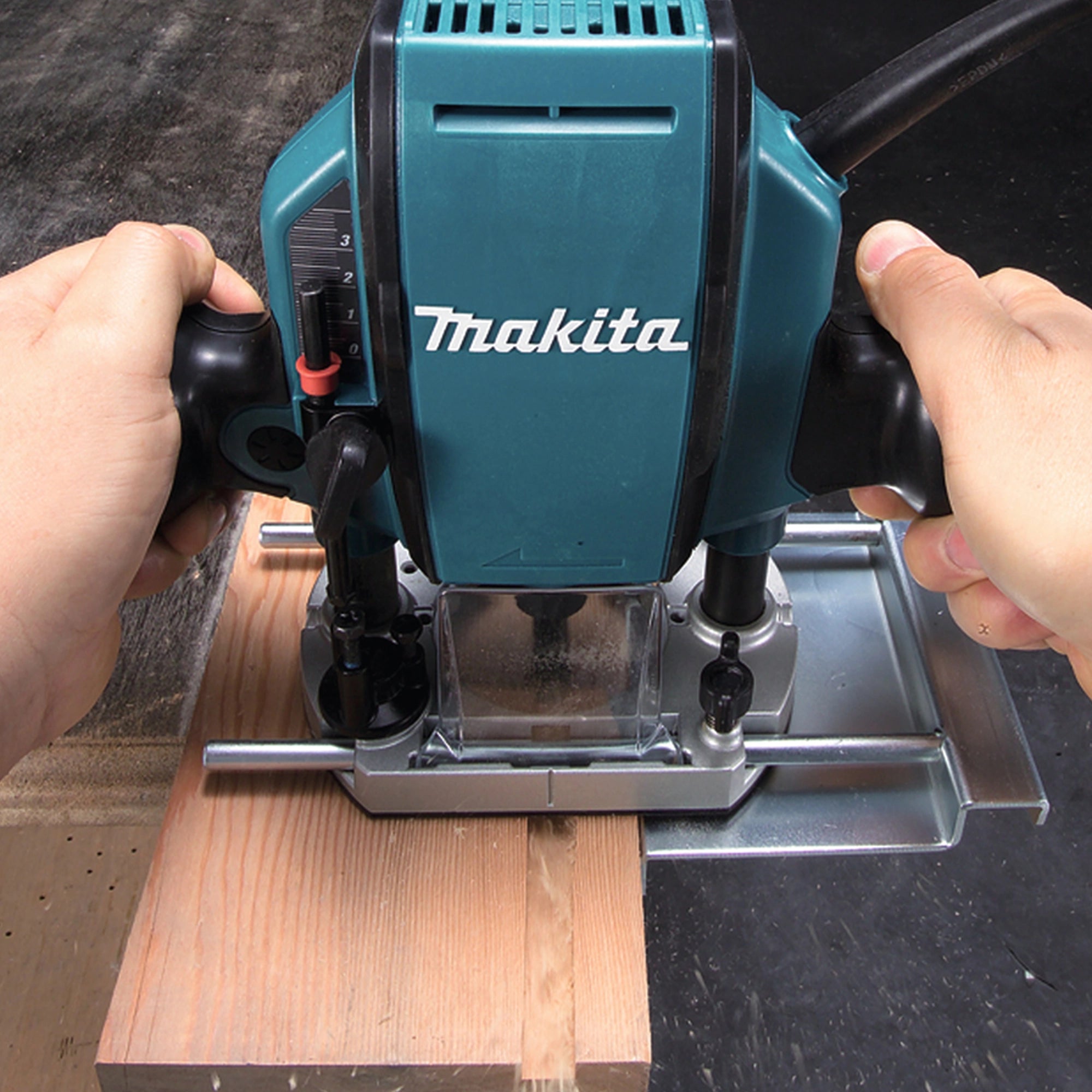 Fresatrice Verticale Makita RP0900J 900W