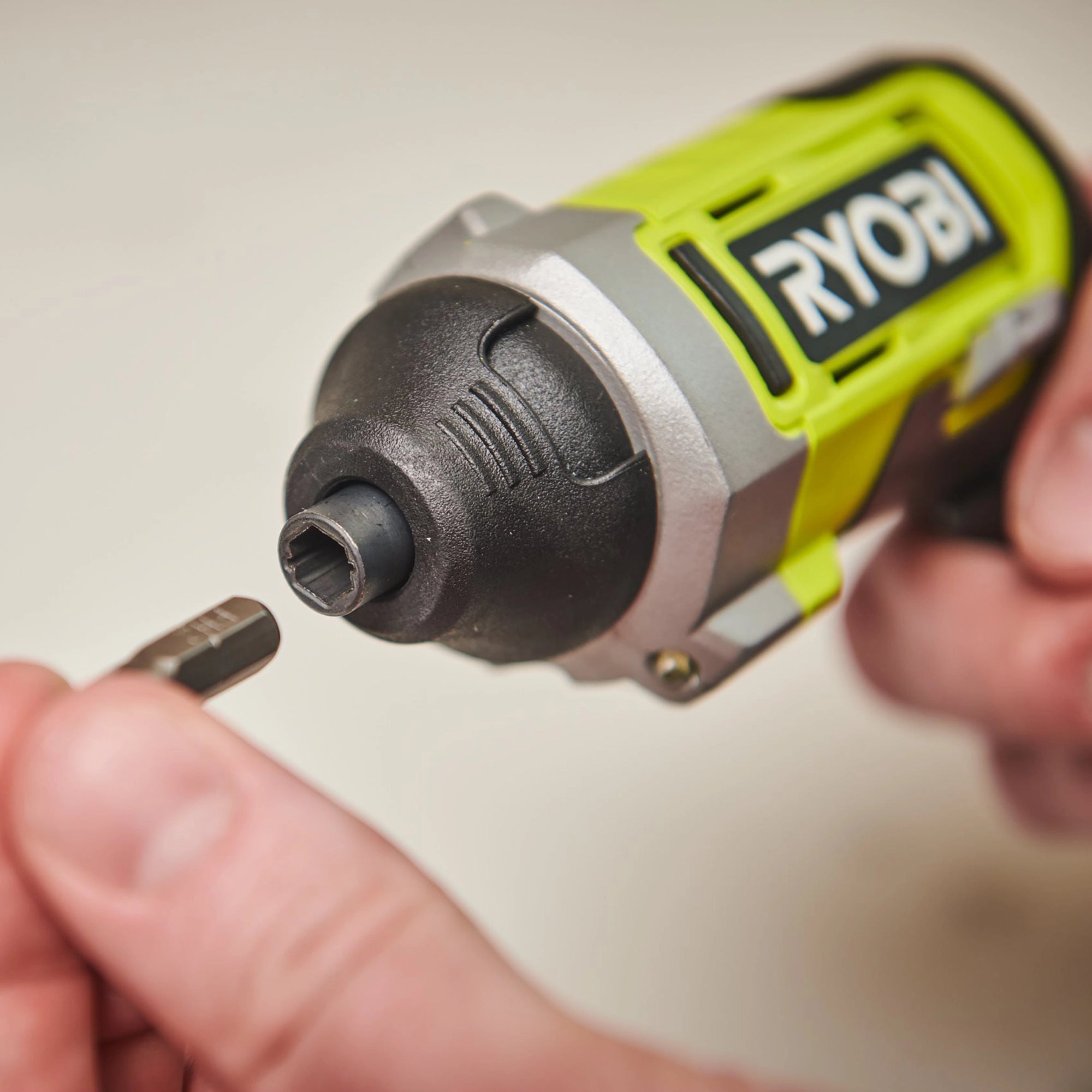 Ergonomic screwdriver Ryobi RSD4-120T 4V 2Ah